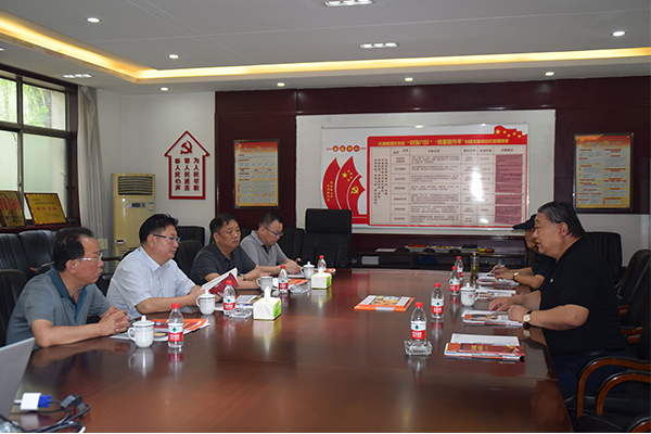 臨汾市市場監(jiān)督管理局局長、非公企業(yè)黨委書記張東紅<br>在科海集團(tuán)調(diào)研非公黨建工作